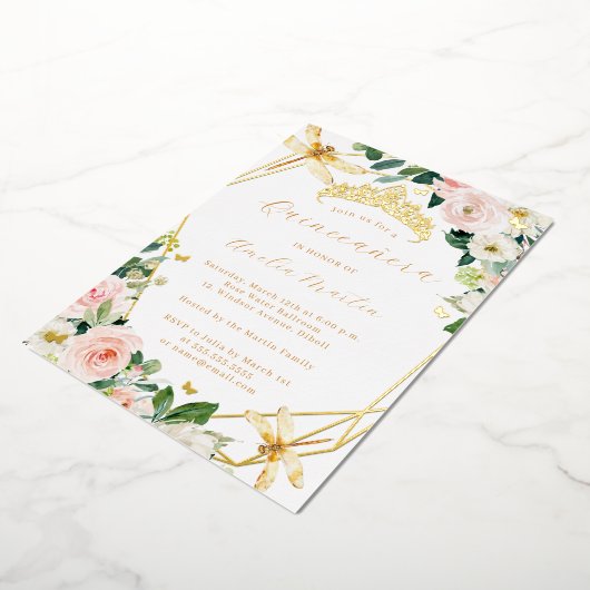 Geo Blush Gouden Bloemen Dragonfly Quinceanera Folie Uitnodiging (Gedraaid)