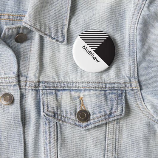Geo Minimale zwarte witte Stripes Naam Werknemer Ronde Button 5,7 Cm (In situ)