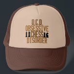 Geobsedeerd door kaas trucker pet<br><div class="desc">Een grappig schaakcadeau voor een schaakverslaafde. Een kleine schaken humor. Ik heb OCD,  obsessieve schaakstoornis.</div>