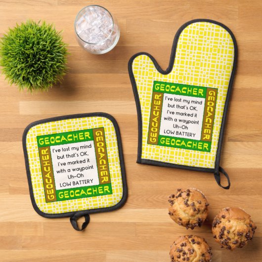 Geocacher verloor geest in groen ovenwant & pannenlap set (Top down)