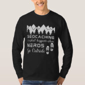 Geocaching is What Happens When Nerds Go Outside   T-shirt (Voorkant)