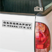 Geografie is waar het is bij Shcool Pun Bumpersticker (Op Truck)