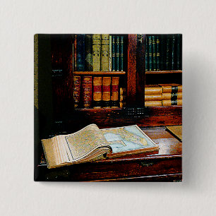 Geografisch boek vierkante button 5,1 cm