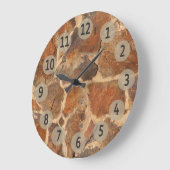 Geologische stenen muur met cijfers grote klok (Hoek)