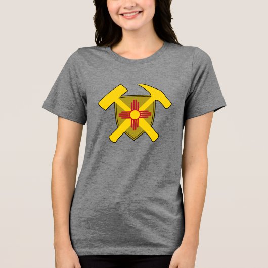 Geologist's Rock Hammer Logo met New Mexico Flag Tri-Blend Shirt (Voorkant)