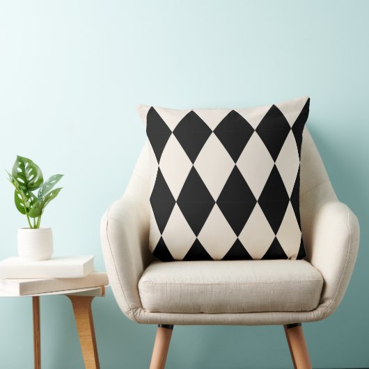 Geometric Black and White Diamond Harlequin Modern Kussen (Stoel)