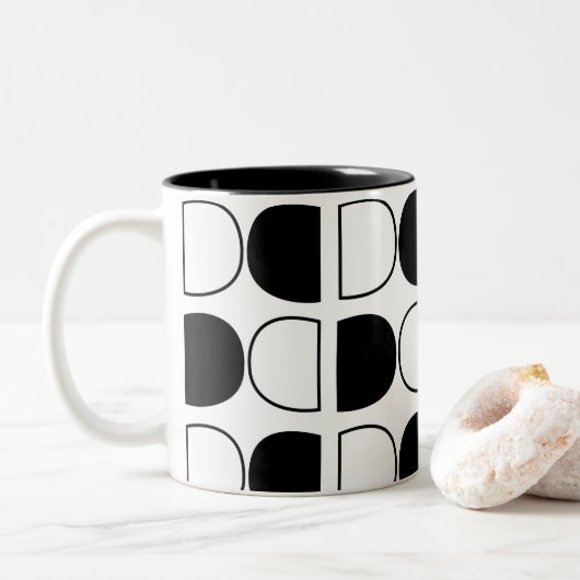 Geometric Black and White Half Circle Tweekleurige Koffiemok (Met donut)