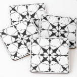 Geometric Black White Pattern Decorative Tegeltje<br><div class="desc">Een stijlvol,  modern geometrisch vormgegeven decoratief tegel voor een keukenbacksplash,  kunsttegel,  fireplace surround,  badkamer en douche. U kunt ook van deze stijl houden in een omgestikte tegel of keepomwille doos. Donkere houtskool grijs en wit.</div>