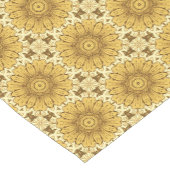 Geometric Daisy Pattern in Mustard Gold Korte Tafelloper (Hoek)