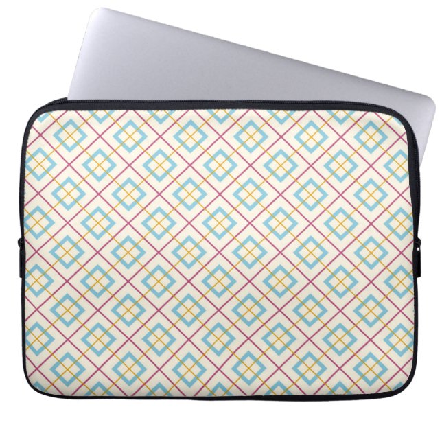 Geometric Diamond Pattern Pastel Pink and Blue Laptop Sleeve (Voorkant)