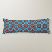 Geometric Ethnic Pattern Body Pillow – Burgundy Re Lichaamskussen (Voorkant)