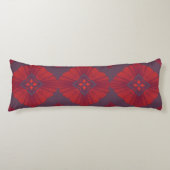 Geometric Ethnic Pattern Body Pillow – Burgundy Re Lichaamskussen (Voorkant)