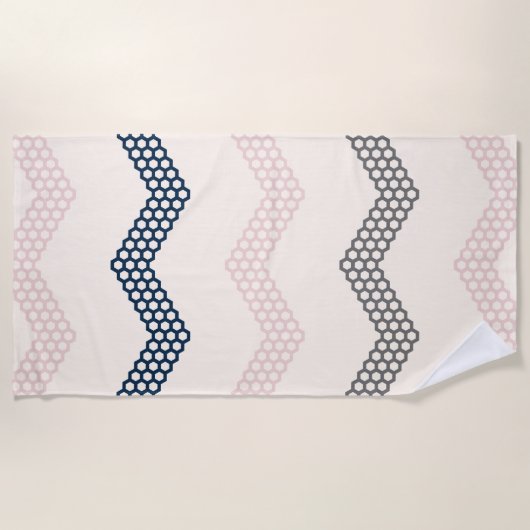 Geometric Honeycomb Chevron Pattern nay Pink Grey Strandlaken (Voorkant)
