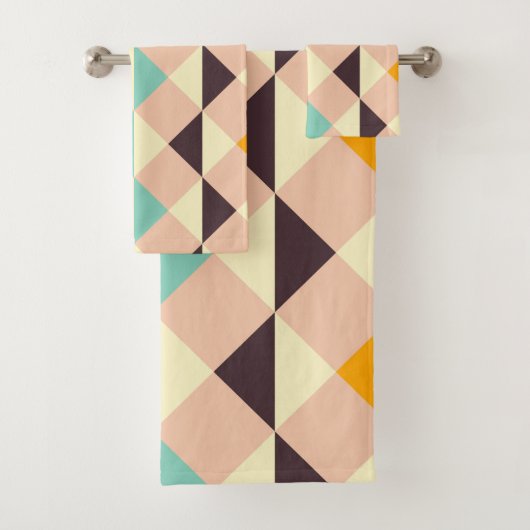 Geometric pattern overlapping diamonds & triangle bad handdoek (Insitu)