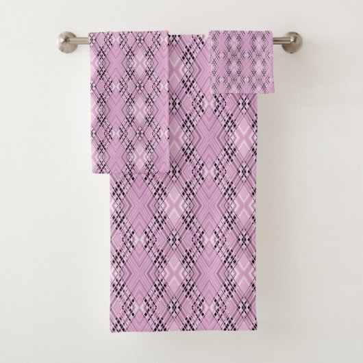 Geometric pattern retro pink diamonds bad handdoek (Insitu)