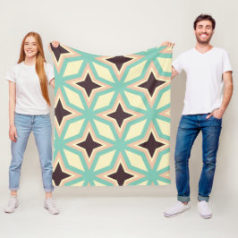 Geometric pattern with alternating dark star shape fleece deken