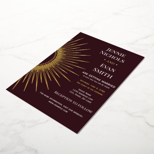 Geometric Sun Modern | Plum Background Wedding Folie Uitnodiging (Gedraaid)