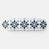 Geometrisch Abstract Ontwerp in Blauw en Wit Persoonlijk Skateboard (Horizontaal)
