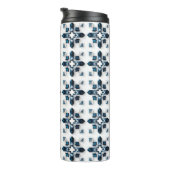Geometrisch Abstract Ontwerp in Blauw en Wit Thermosbeker (Geroteerd rechts)