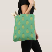 Geometrisch ananaspatroon op groen tote bag (Dichtbij)