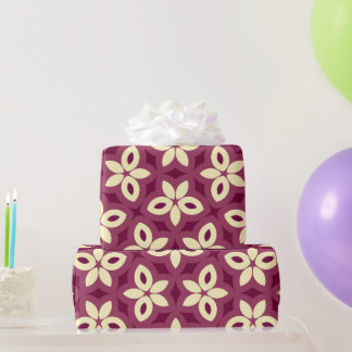 Geometrisch bloemmotief in Bourgogne en crème Cadeaupapier
