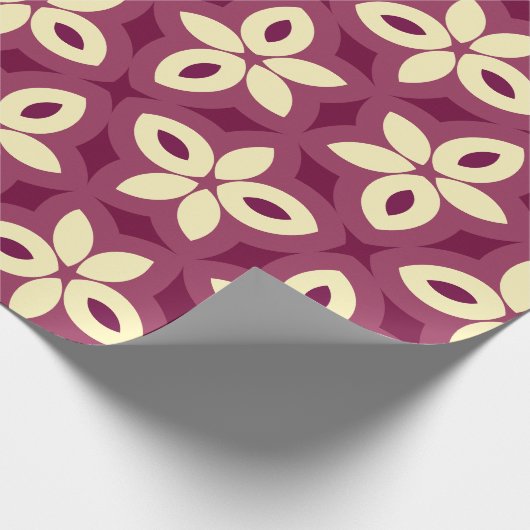 Geometrisch bloemmotief in Bourgogne en crème Cadeaupapier (Hoek)
