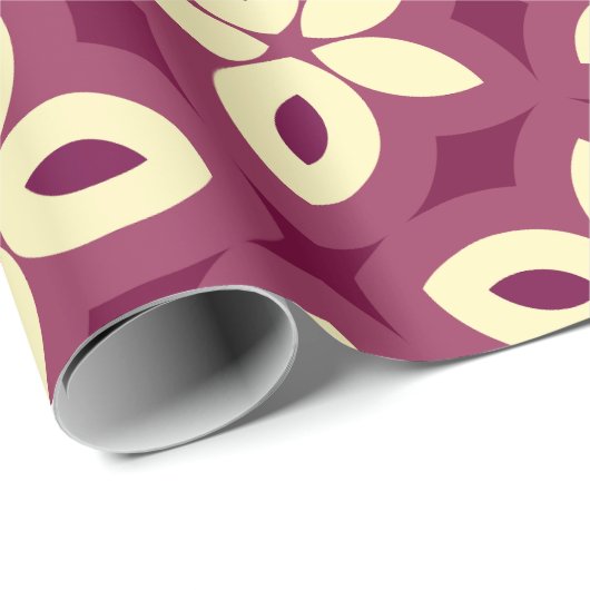 Geometrisch bloemmotief in Bourgogne en crème Cadeaupapier (Rol Hoek)
