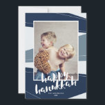 geometrisch blok | Chanoeka & Kerstmis Interreligi Feestdagenkaart<br><div class="desc">Zowel Chanoeka als Kerstmis vieren? Dit eigentijdse interreligieuze dubbele kaartontwerp maakt beide geloofsvieringen mogelijk. Aan de ene kant, kleurblokken in feestelijk rood en wit met "Merry Christmas", en aan de andere kant, blauw en wit met "Happy Chanoeka" - elk met mooie handgeschreven berichten voor beide vakantie groeten zorgt voor een...</div>