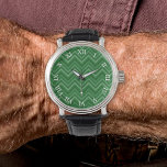Geometrisch bos Groen Zig Zags bewerkbaar getal Horloge<br><div class="desc">Geef je eigen draai aan dingen met het Geometric Forest Green Zig Zags Editable Numeral Watch. Kies tussen de standaard Romeinse cijfers, Arabische cijfers, een nummeringssysteem van uw eigen ontwerp, of laat de nummers helemaal weg! Wat je ook kiest, elk symbool dat je kiest, zal duidelijk in het wit shows...</div>