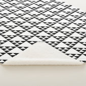 Geometrisch driehoekspatroon wit en zwart sherpa deken (3/4)