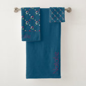 Geometrisch gekleurd patroon oceaan blauw bad handdoek (Insitu)