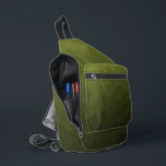 Geometrisch maaspatroon met groene gradiënt van he sling bag<br><div class="desc">Leger groene gradiënt geometrisch mesh patroon Gedrukte tas. Cool mode accessoire tas voor iedereen. Driehoek geometrisch gaas met licht tot donker Army groen ombre gradiënt ontwerp.</div>