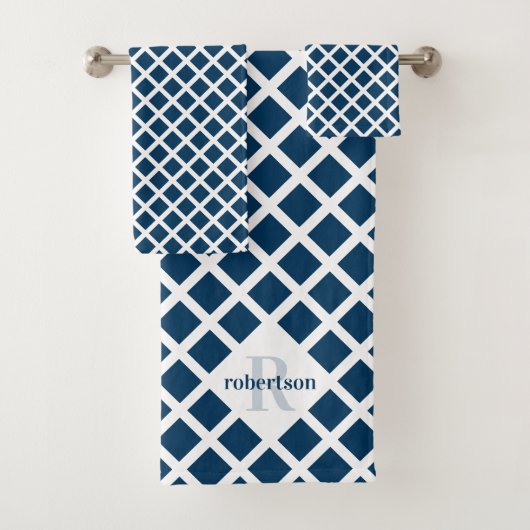 Geometrisch Modern Navy Blue Pattern Monogram Bad Handdoek (Insitu)