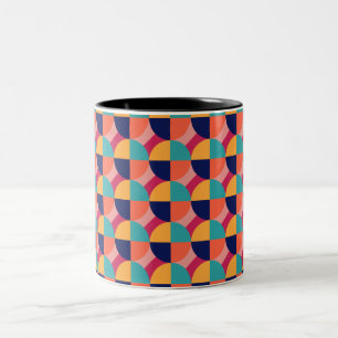 GEOMETRISCH ONTWERP. TWEEKLEURIGE KOFFIEMOK