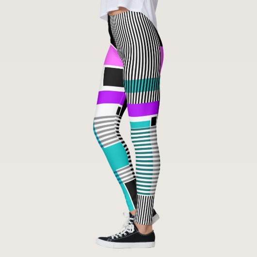 Geometrisch patroon in gestreepte en neon kleuren leggings (Links)