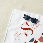 Geometrisch patroon met monogram strandlaken (In situ)