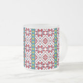 Geometrisch patroon met trale rode, blauwe en witt matglas koffiemok (Voorkant rechts)