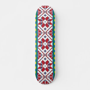 Geometrisch patroon met trale rode, blauwe en witt persoonlijk skateboard