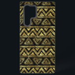 Geometrisch patroon met zwarte en gouden tribaal samsung galaxy hoesje<br><div class="desc">Elegant glanzend goud en zwarte geometrische stammen naadloze illustratie van patroonhandjes.</div>
