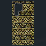 Geometrisch patroon met zwarte en gouden tribaal samsung galaxy hoesje<br><div class="desc">Elegant glanzend goud en zwarte geometrische stammen naadloze illustratie van patroonhandjes.</div>
