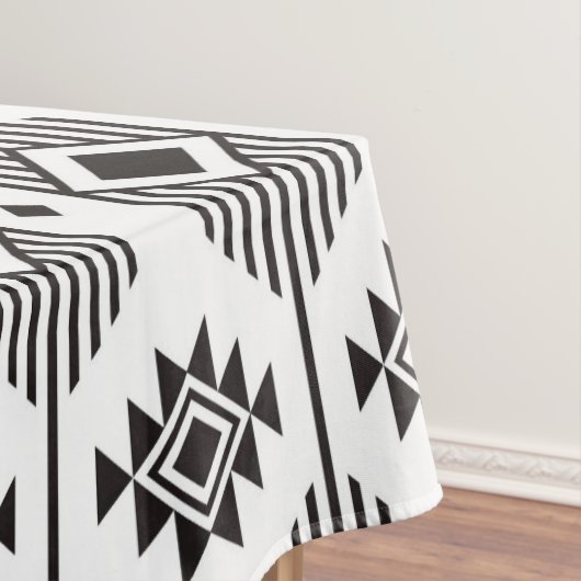 Geometrisch patroon van de zwarte en witte etnisch tafelkleed (Voorbeeld)
