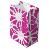 geometrisch patroon van Fuchsia Medium Cadeauzakje (Voorkant Gekanteld)