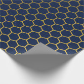 Geometrisch patroon van Navy Blue en Gold Hexagon Cadeaupapier (Hoek)