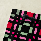 Geometrisch plaid groen rood zwart strepen strandlaken (In situ)