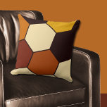 Geometrisch Sinaasappel en zwart zeshoekpatroon Kussen<br><div class="desc">Het geometrische sinaasappel en zwarte zeshoekige patroonkussen is onderdeel van het - Oranje Wall Art Meets Home Decor - collectie. Volg de - Bewerken met behulp van Design Tool - link en kleur aanpassen vulkleur en de 5 vormkleuren. Neem voor hulp bij aanpassingen of om een aangepast ontwerp te bespreken...</div>