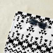 Geometrisch vectorpatroon zwart-wit Aztec Strandlaken (In situ)