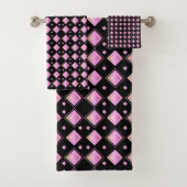 Geometrisch verloop roze diamantpatroon bad handdoek (Insitu)