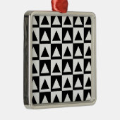 Geometrisch vormpatroon in zwarte en witte driehoe metalen ornament (Rechts)