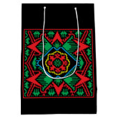 Geometrisch zwart, rood, groen Letlands stampatroo Medium Cadeauzakje (Achterkant)