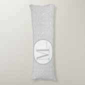 Geometrische Abstracte cirkel verbindt grijze mama Lichaamskussen (Voorkant Verticaal)